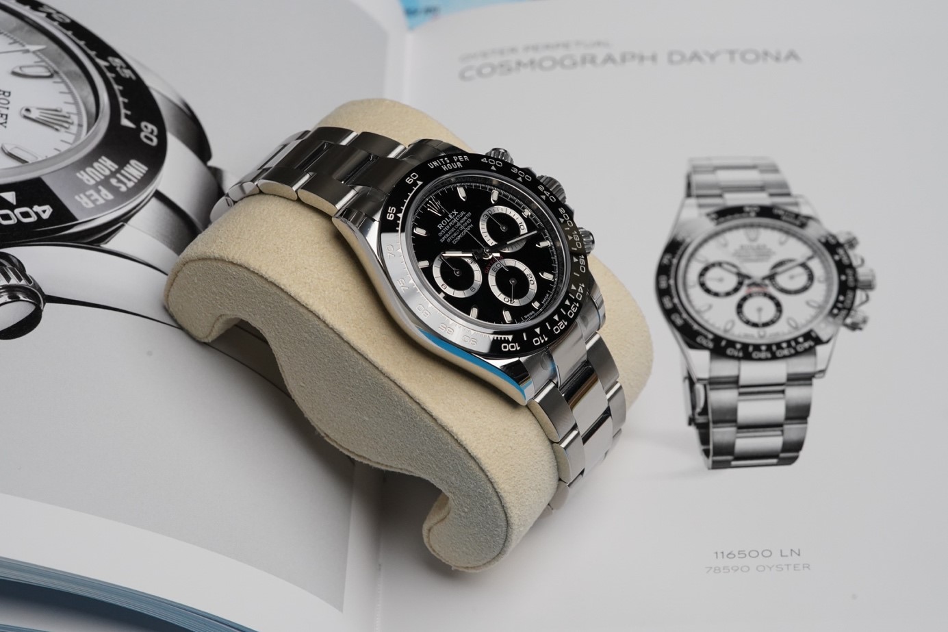 Rolex Cosmograph Daytona with in oystersteel with black dial and bezel Photo by Tran Phuc on Unsplash 